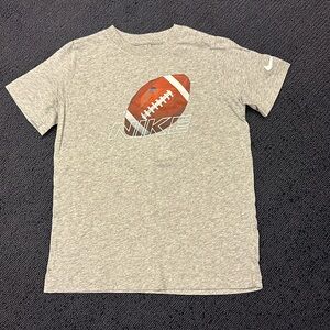 Boys Nike Football graphic T-Shirt, size Small